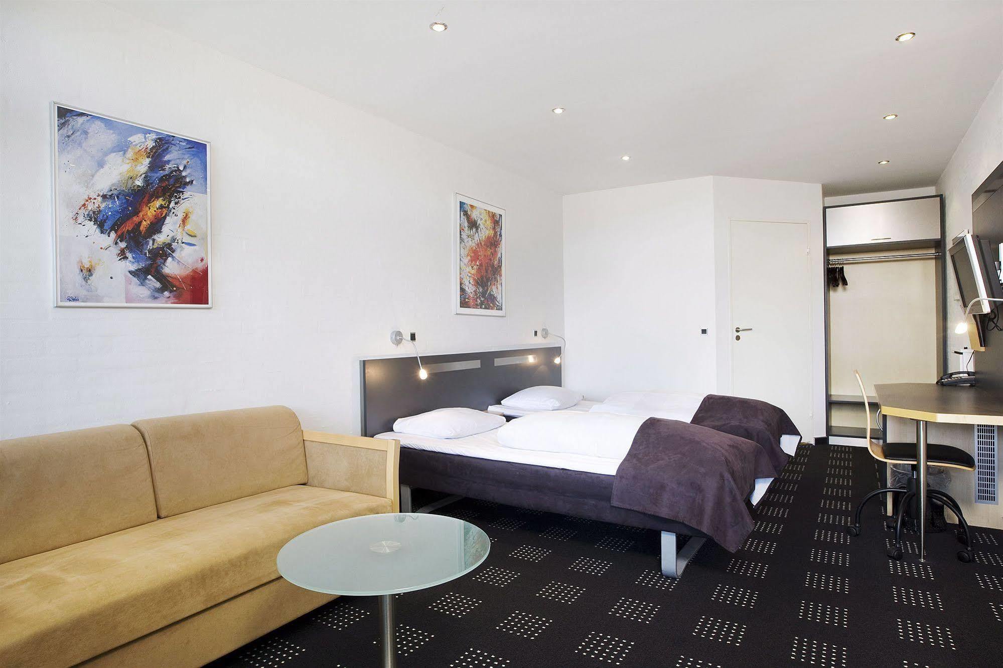 Hotel Hedegaarden วายเล ภายนอก รูปภาพ